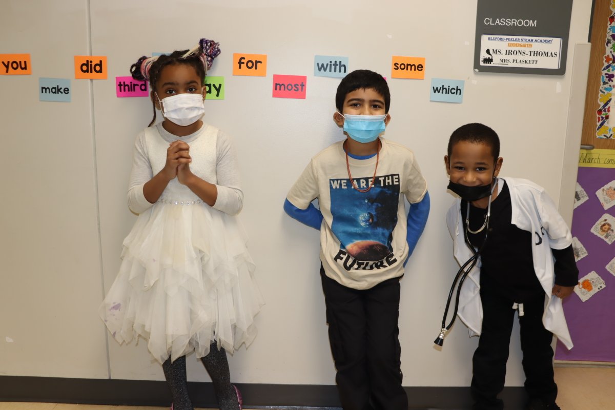 Bluford_STEM's tweet photo. Look at our future STEAMologists! We can not wait to see the amazing things that you do in this world! #CareerDay #BPSpiritWeek #TheSkyistheLimit @JohnitaReadus @KesandraFarmer https://t.co/VjVh5nECqb