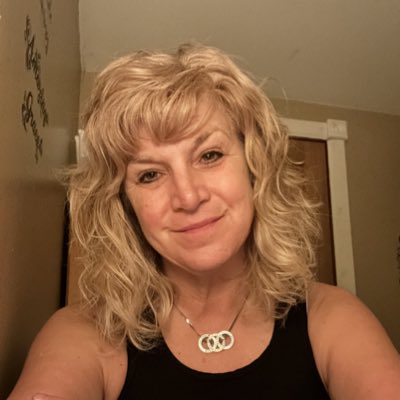 bibly_denise's tweet photo. #NewProfilePic https://t.co/h85vdbbOxK
