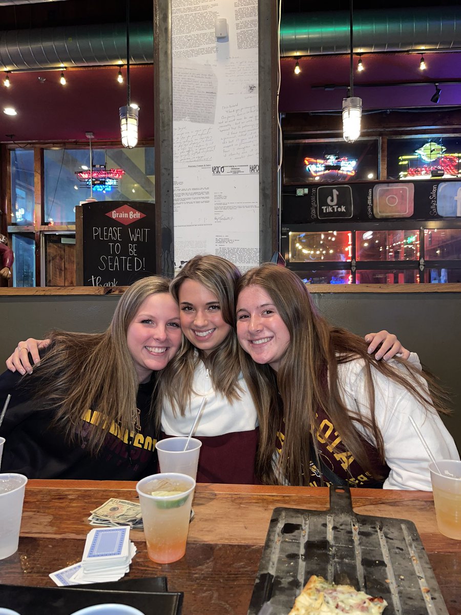 JadynPye's tweet photo. #BestBarSallys https://t.co/V3kDj9VJ01