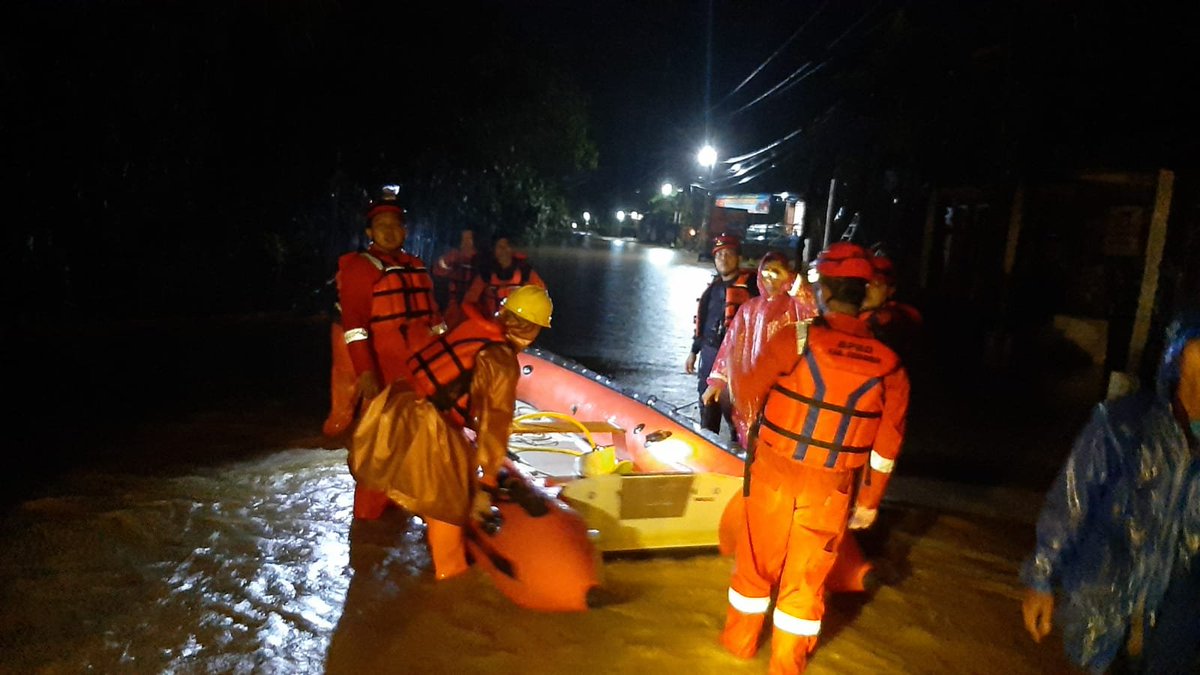 LintasKebumen's tweet photo. Desa terdampak banjir, Selasa (15/3) pagi:

ROWOKELE: Desa Pringtutul, Kalisari, Demangsari &amp; Redisari
AYAH: Desa Jatijajar, Mangunweni &amp; Candirenggo
BUAYAN: Desa Buayan, Jladri, Tugu &amp; Rogodadi
ADIMULYO: Desa Sidomukti &amp; Pekuwon

#infoKBM https://t.co/FdSoNrU6oP
