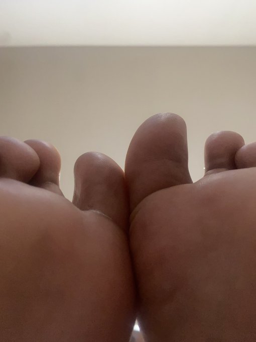 Need my toes sucked who wants to see how sexy my feet and soles are?? #feetworship #feetpics #feet #assworhip<a href="/tag/ebony"class="tags"><span>#ebony</span></a><a href="/tag/feet"class="tags"><span>#feet</span></a><a href="/tag/findom"class="tags"><span>#findom</span></a><a href="/tag/feetworship"class="tags"><span>#feetworship</span></a><a href="/tag/assworhip%20"class="tags"><span>#assworhip </span></a>