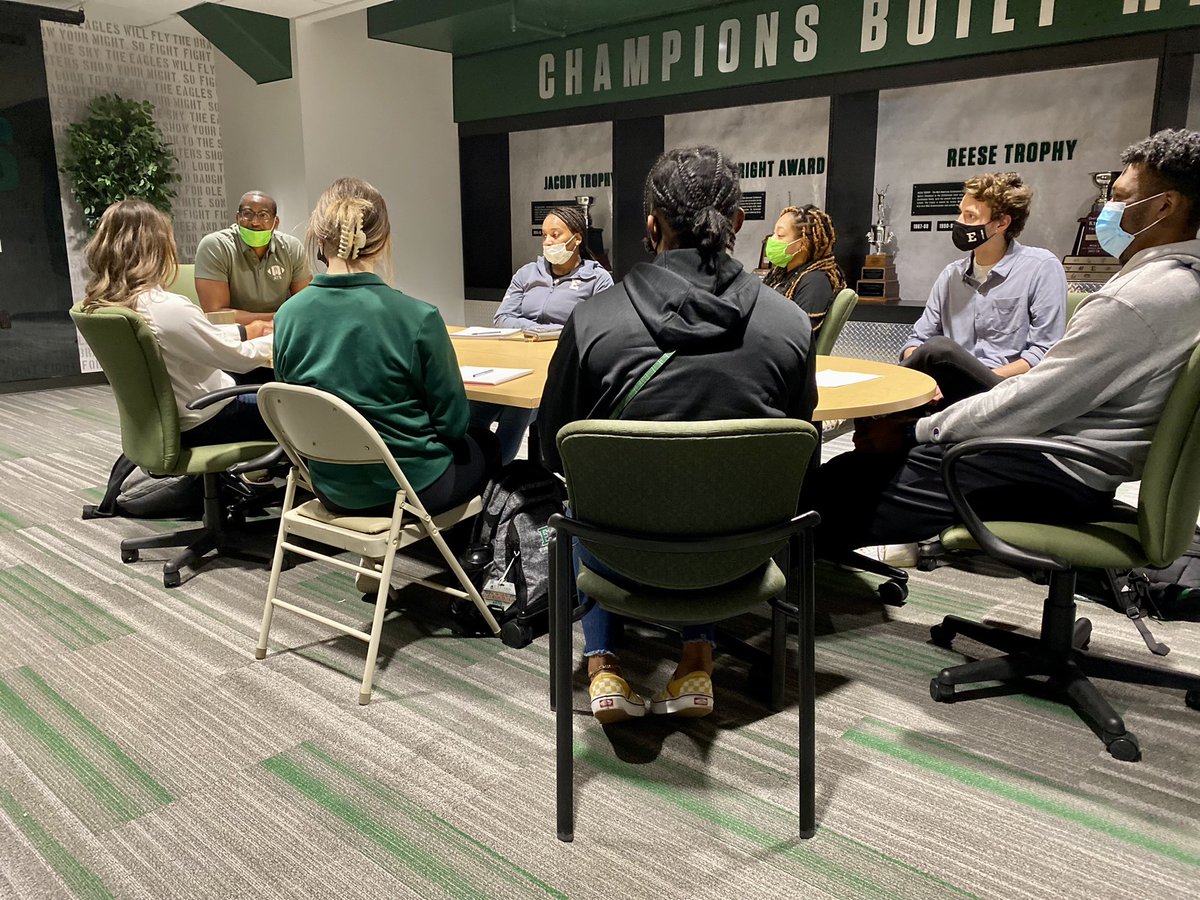 EMU_SASS's tweet photo. 🦅’s take part in the Next Season Program to prepare for life after sport

Thanks @iam_jonathanorr &amp; @USMC for spending the day with us 💯

#EMUEagles | #EagleImpact https://t.co/WmBZ8frxyn