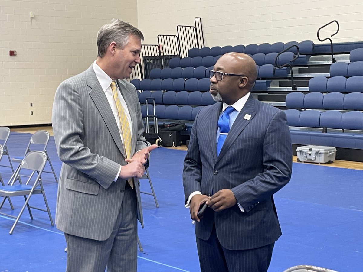 AllenUniv's tweet photo. It was an absolute pleasure meeting @colamayor Mayor Rickenmann and the city council members who attended the #SamDavis scholarship press conference today! Allen acknowledges and appreciate your support immensely. https://t.co/pKKEVhyvJd