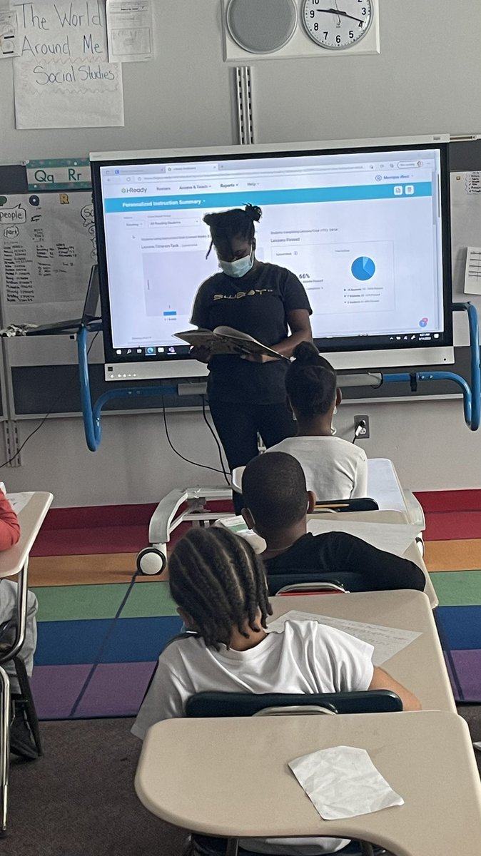 Student Council members share the joy of reading with kindergarten and 1st grade scholars by conducting Read Alouds as we continue to celebrate Reading Month! #DPSCD #ROAR #ReadingMonth #MLA