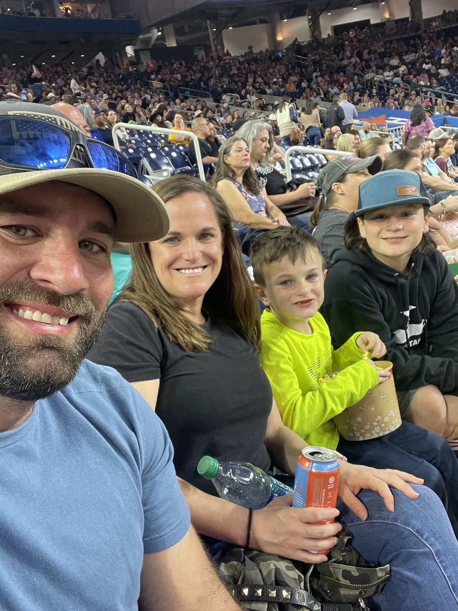 albasangle's tweet photo. #RodeoHouston https://t.co/dHYzZsXu8s