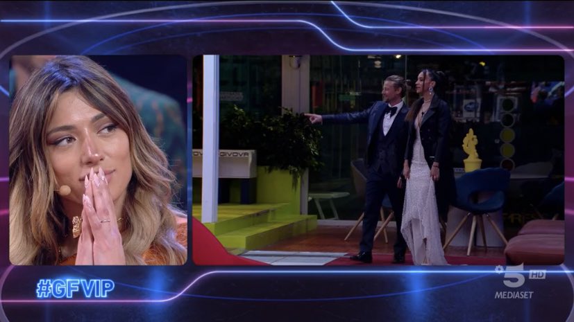 afiresign_'s tweet photo. Da un lato chi meritava di spegnere le luci della casa, dall’altro chi ha spento le luci della casa 
#gfvip https://t.co/6y5Wg3n1bV