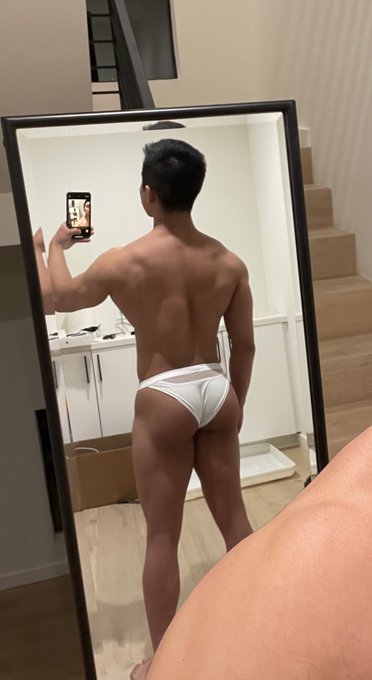 Just the right amount of skin 😉  Can&rsquo;t wait to wear these @jj_malibu briefs to the pool soon  https://t<a href="/tag/musclegrowth"class="tags"><span>#musclegrowth</span></a><a href="/tag/teamlocked"class="tags"><span>#teamlocked</span></a><a href="/tag/lockedjock"class="tags"><span>#lockedjock</span></a>