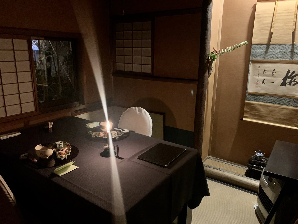 picchi_t's tweet photo. 📍八ツ三館
🛌【光月楼】清華の間

約160年の歴史のある飛騨古川の旅館🤍
結構古いのかな？と思ってたけど
とってもレトロないい感じ✊
お部屋に足湯も半露天風呂もある
このお部屋おすすめ！
そしてお食事は朝夜ともに全個室🧏🏻‍♀️ https://t.co/tl2HYNTBE2
