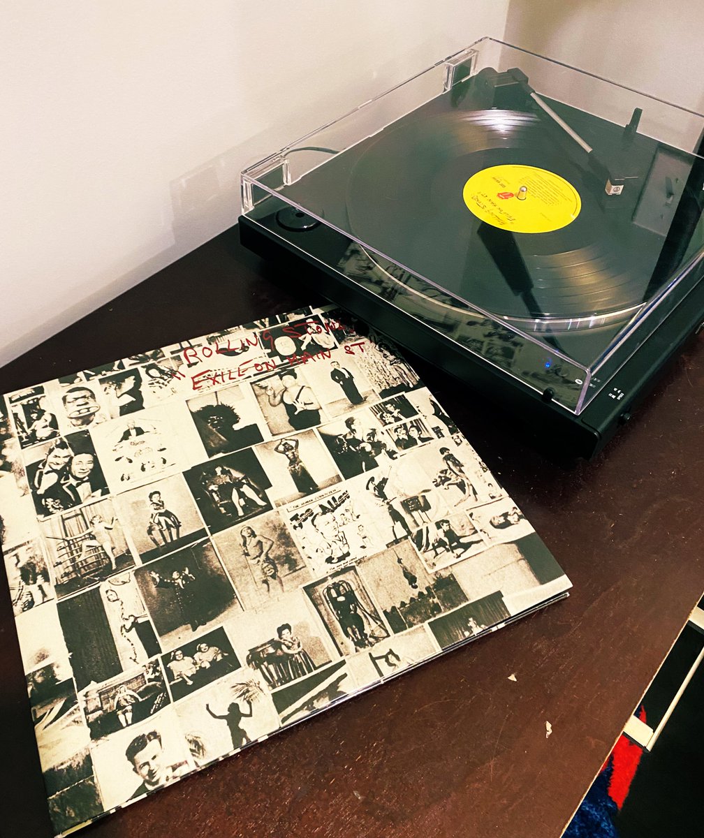 AC830's tweet photo. Had to get some Stones for the turntable. #VinylMonday #StacksOfWax @RollingStones @MickJagger https://t.co/Q11KJakVou