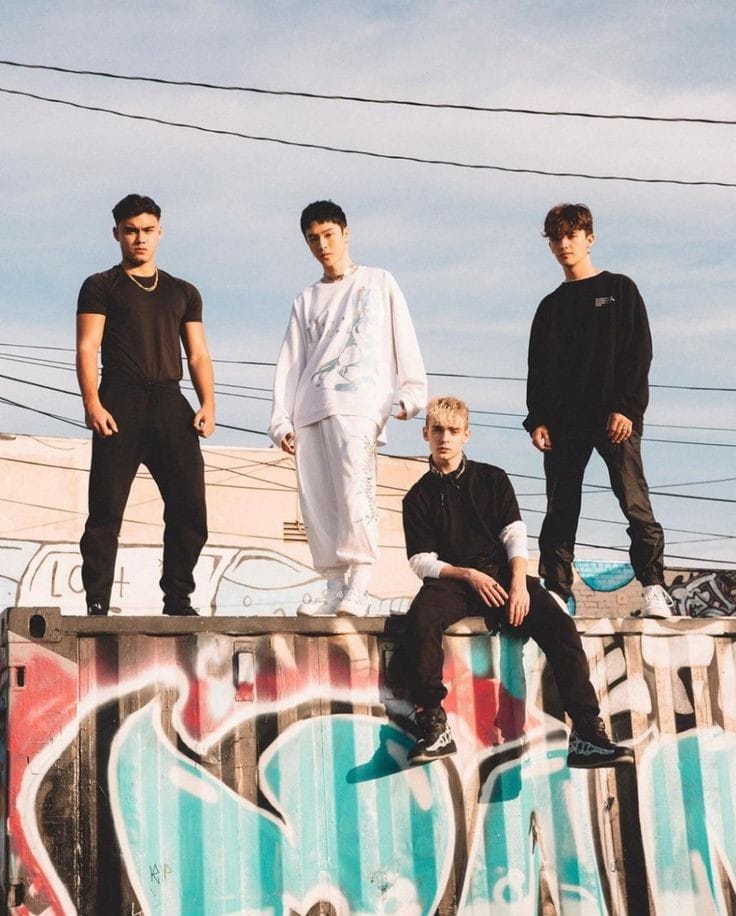 imnotalove's tweet photo. @PonchoYezka PONCHO! Podrías reaccionar a Live This Moment de Now United🌎🌈. Todo el #BoyPower 🔥
#YezkaReacciona 

Now United - Live This Moment (Official Music Video) / NOW UNITED
https://t.co/PNxB64M0fb https://t.co/pZQ8ik8vHK