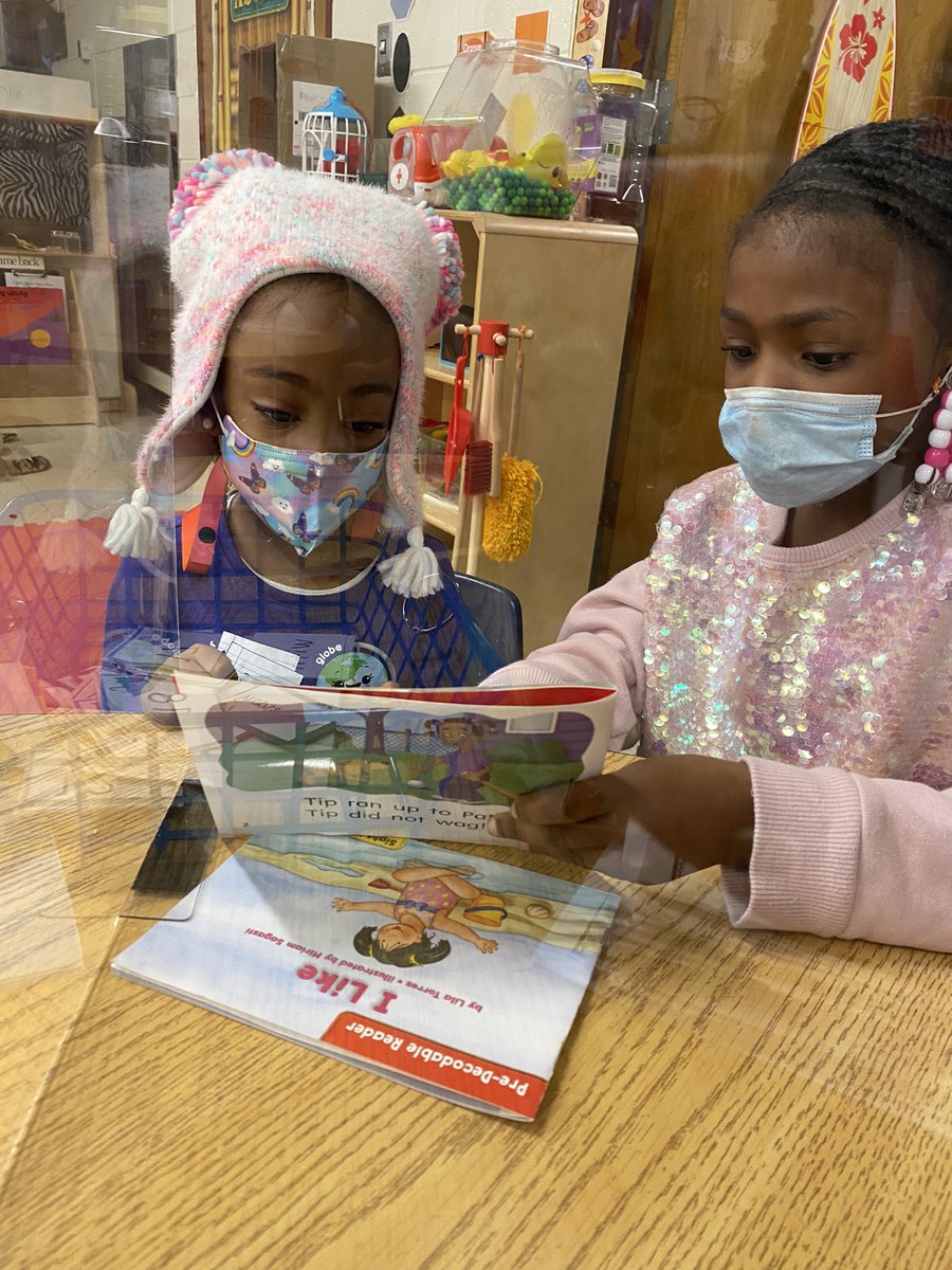 teacheramys's tweet photo. Last week @KindersAtPES had her students who were former Child Dev. students go back to read to the current 4 year olds. Because they can read now. Little things like this makes big things like reading happen everyday @PontiacElem https://t.co/F8AmBvxVuJ