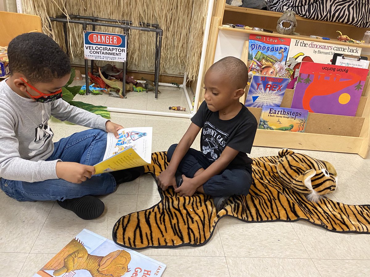 Last week @KindersAtPES had her students who were former Child Dev. students go back to read to the current 4 year olds. Because they can read now. Little things like this makes big things like reading happen everyday <a href="/PontiacElem/">Pontiac Elementary</a>