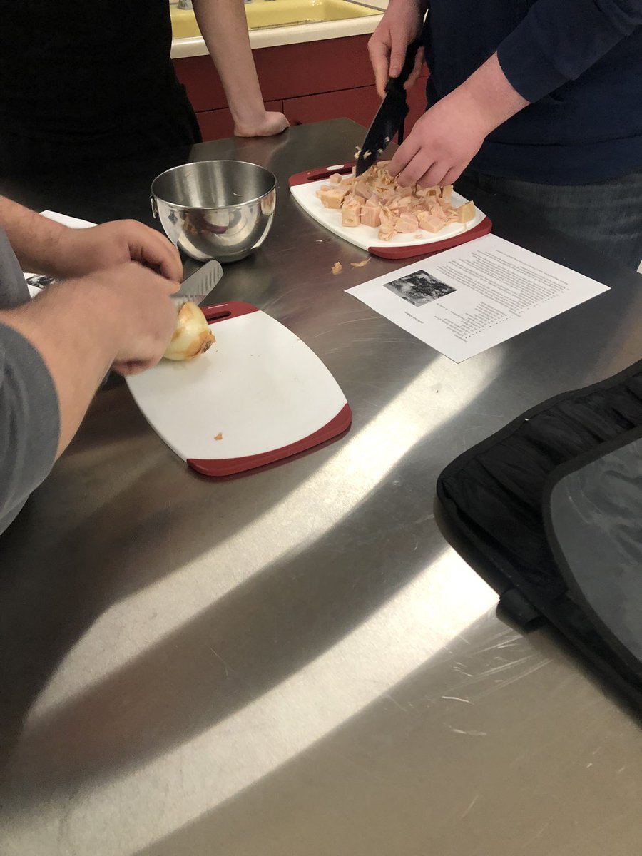 CassidyBreer's tweet photo. Nutrition students tried something new last week, pulled BBQ jackfruit sliders. A common vegetarian replacement to pulled pork. Many pleasantly surprised students. #TritonFACS #WeAreTriton https://t.co/HmO94ftS8f