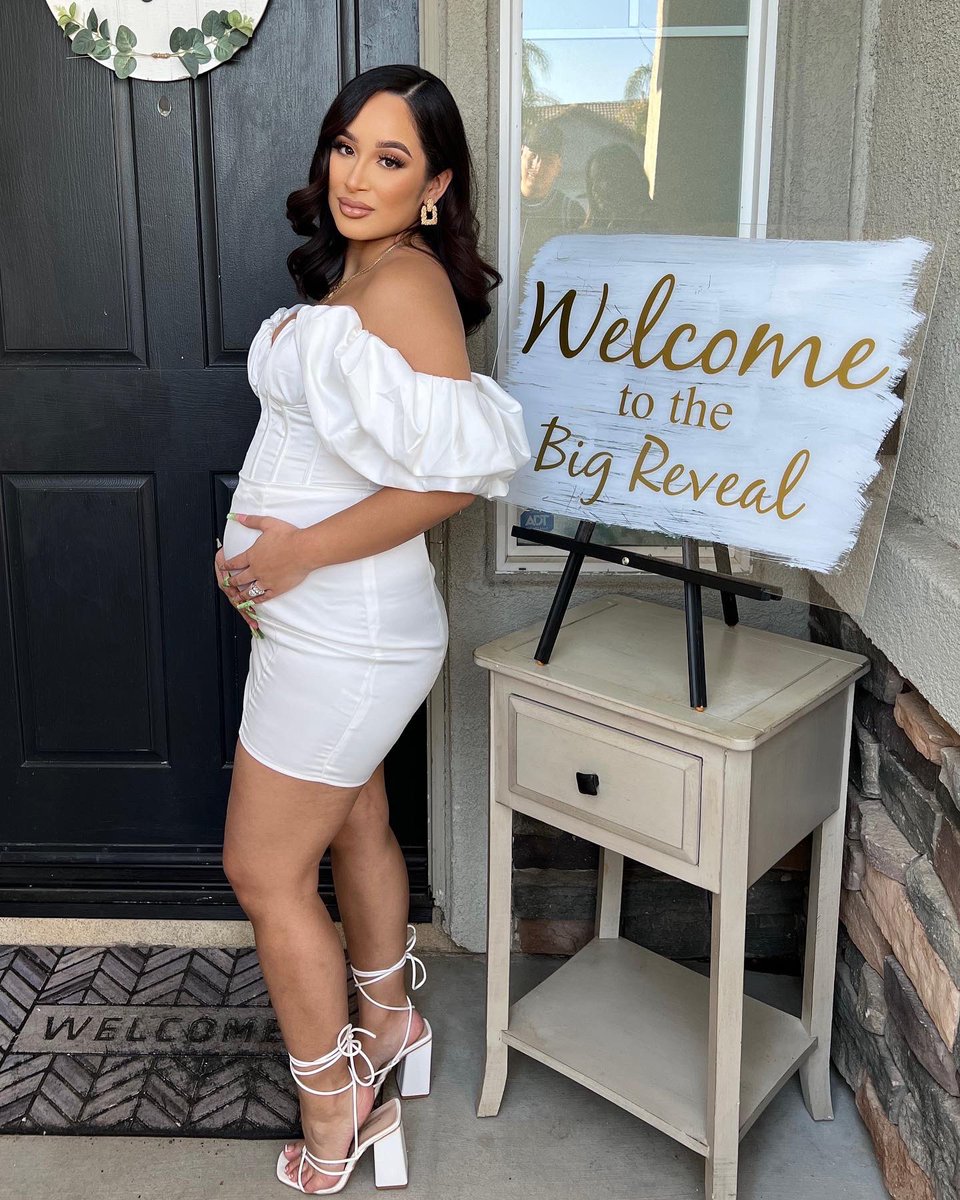 glowing &amp; growing 🌱👶🏻🤍