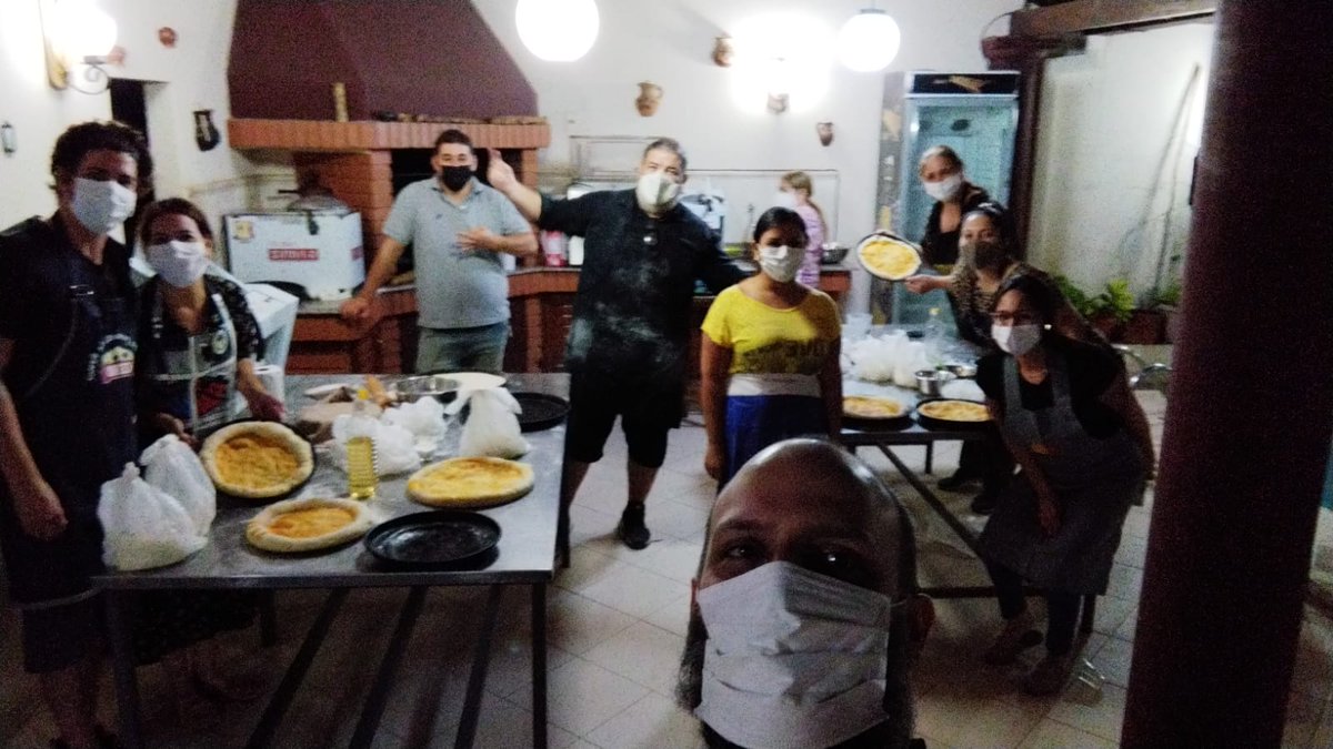 KureDumasGMP's tweet photo. Linda 1era clase del #WorkShops022 de masas! Aplauso para los cocineros! https://t.co/DIwu3hmbsY