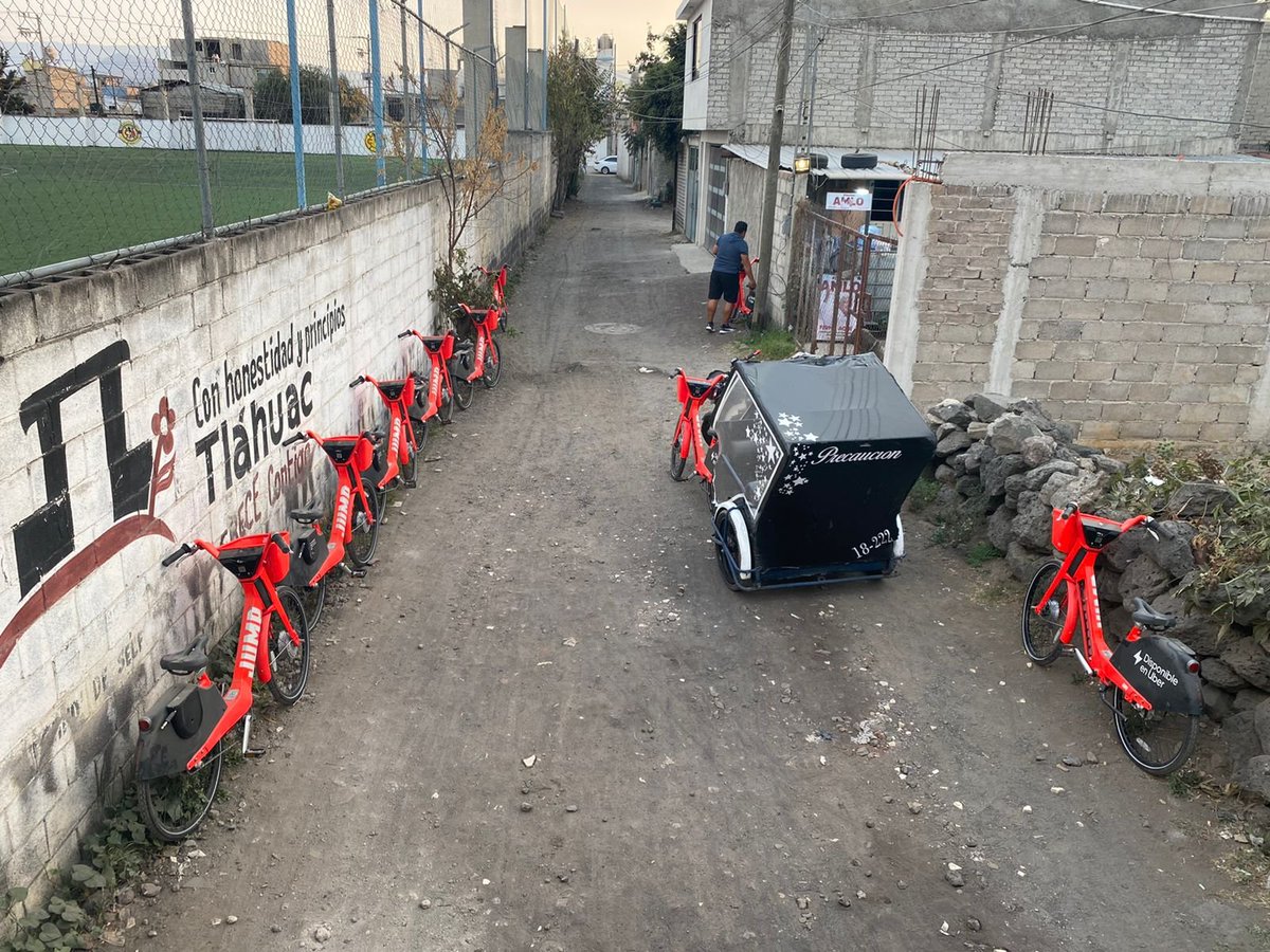 arelibiciteka's tweet photo. Hoy ha comenzado una nueva etapa para uno de los proyectos @Bicitekas más ambiciosos ¡Emoción incontenible,vértigo por lo desconocido... así debe sentirse aprender a volar! #AlasDeLibertad #Tláhuac #CDMX https://t.co/7MeUG3Fy0a