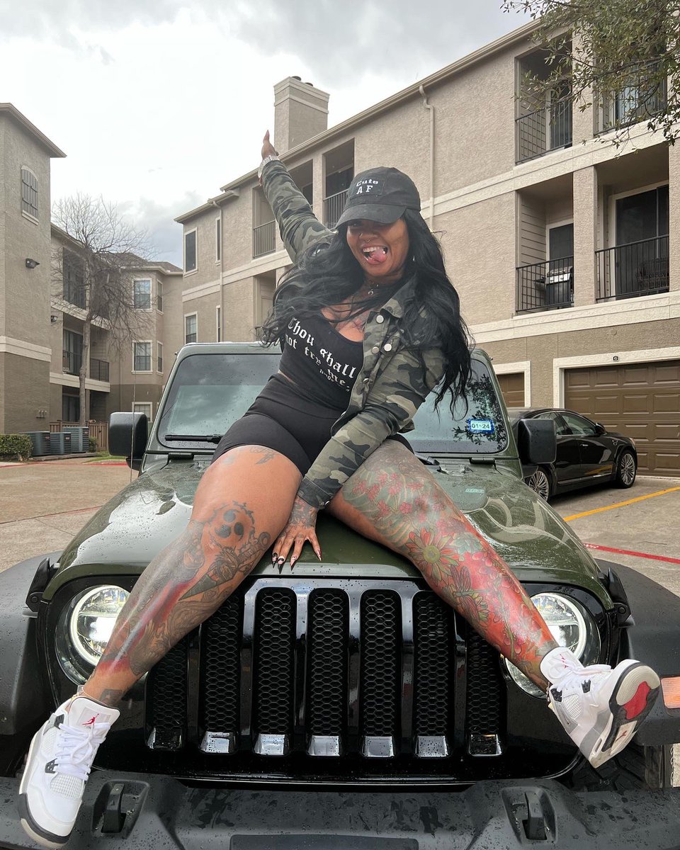 ayyyyeeeitskan's tweet photo. Let’s live life no regrets 🤗🥰 #jeepwrangler #jeepingwhileblack #melaninjeep #jeepin #jeepgirl #blackjeepers #jeepnation #melaninjeeperz https://t.co/g7lm0FDgnc