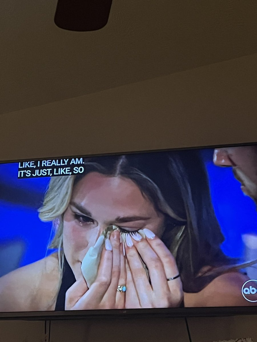 kelsEbrunty's tweet photo. When you break a nail before one of the most important nights of your life. #TheBachelor https://t.co/ToeGUXIy6l