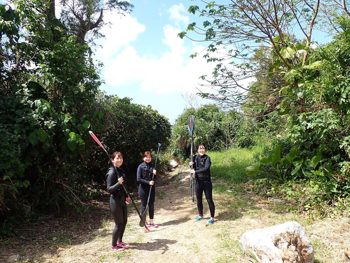 GGS_okinawan's tweet photo. 4月から社会人になるゲスト3名様と
SUPシュノーケリングー🏄‍♂️🏄‍♂️🏄‍♂️

みんな楽しんでもらえたようで良かったです👍

本日も最高気温23℃☀️☀️☀️
海日和ですね〜😌

今日から春休み終わるまで
約3週間休みなし予定〜
本日も張り切っていきましょう💪

#沖縄#SUP
#古��利島#今帰仁村
#SIJ公認スクール https://t.co/wSDugh0Sq1