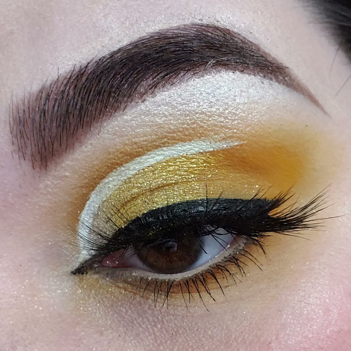 eyelinerkillz's tweet photo. she put my name with yellow hearts, her favorite color like the stars 💛✨
.
.
.
#makeup #makeupartist #mua #motd #yellowhearts #antsaunders #lyrics https://t.co/TrjoTo8d7Y