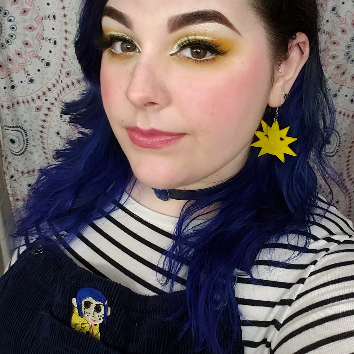 eyelinerkillz's tweet photo. she put my name with yellow hearts, her favorite color like the stars 💛✨
.
.
.
#makeup #makeupartist #mua #motd #yellowhearts #antsaunders #lyrics https://t.co/TrjoTo8d7Y