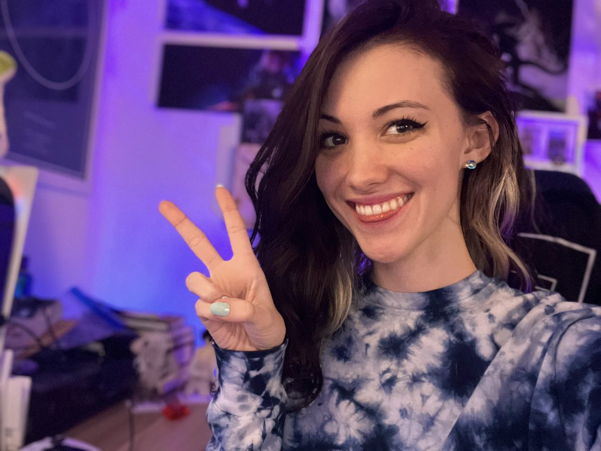 surprise!! I’m streaming today too

Let’s celebrate this account coming back and then we’ll kill chaos 😤💪

twitch // echochlo
