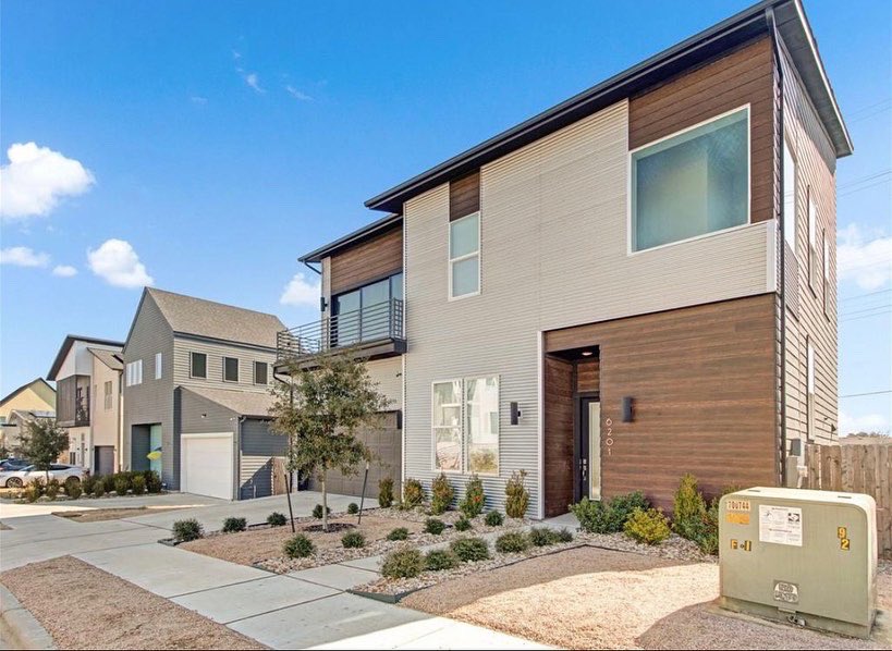 anaperezworld's tweet photo. Captivating and Sensational Modern Home in Austin! Nestled in the stunning and highly sought-after community of Agave, this 3BR/2.5BA, 1,948sqft $674,990 #homesinaustin #property #dreamhome #SXSW #movingtoaustin #realtor https://t.co/yjJkliQbwE