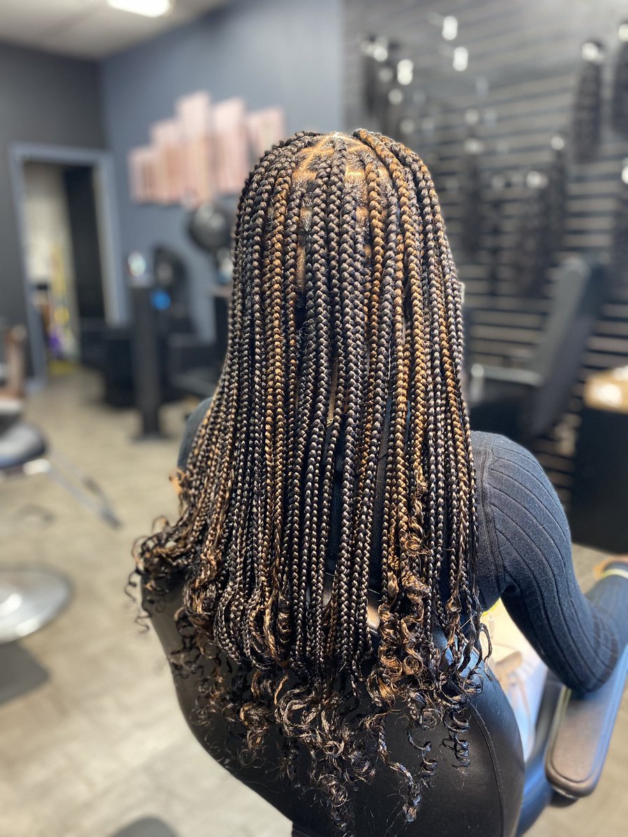 sim0nelaflare's tweet photo. Knotless braids I got the best tucks in La ; play with ya mama ! #labraids #labraider #besttucks https://t.co/DpgnNy1uRo