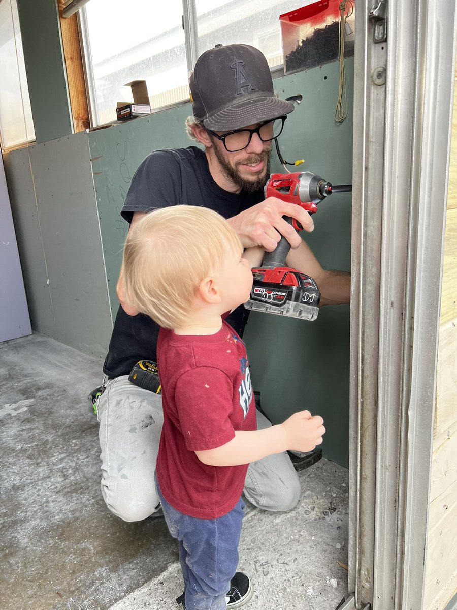 fireeeball_'s tweet image. Daddy’s best helper ever 🪛💙