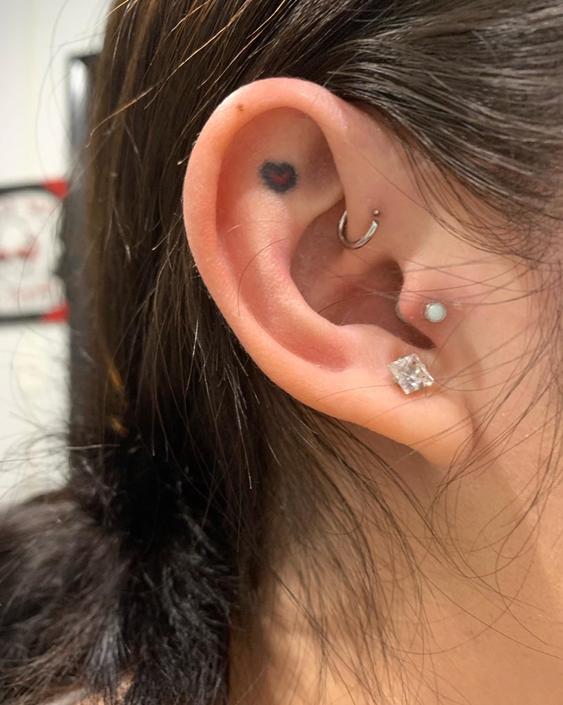 brrxtt's tweet photo. Cute little opal put into a already pierced 16g Tragusβ¦opals are just so cute to me idk idk
#piercer #piercingapprentice #bodypiercer https://t.co/jmFKcrms8H