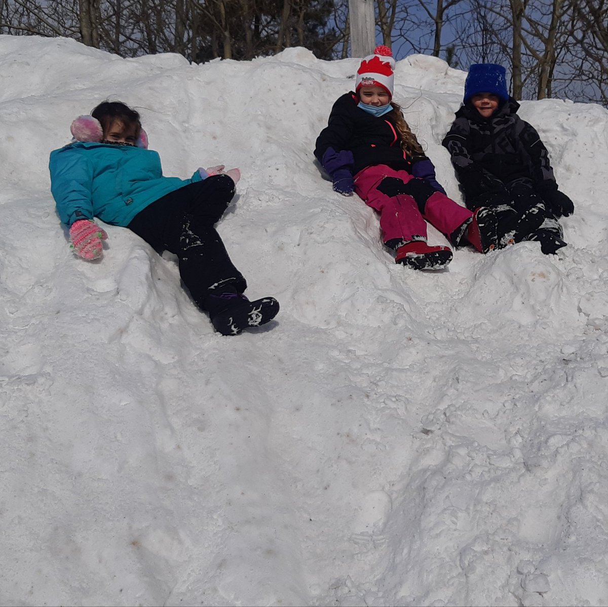 Fun in the sun &amp; snow 🌞❄
#outdoorplay #winterfun #Kindergarten #learningthroughplay 
<a href="/Elwoodelementar/">Elwood Elementary</a> <a href="/NLESDCA/">NLESD</a>