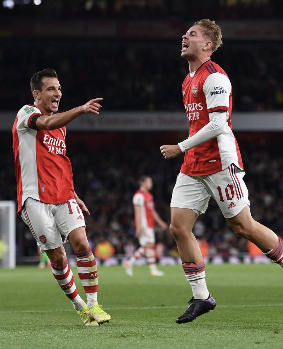 17nhsss's tweet photo. 冨安がセドリックに唯一劣っているとこは得点者に駆け寄る速さ。
#arsenal #アーセナル #冨安 https://t.co/vw3iI0LhtR