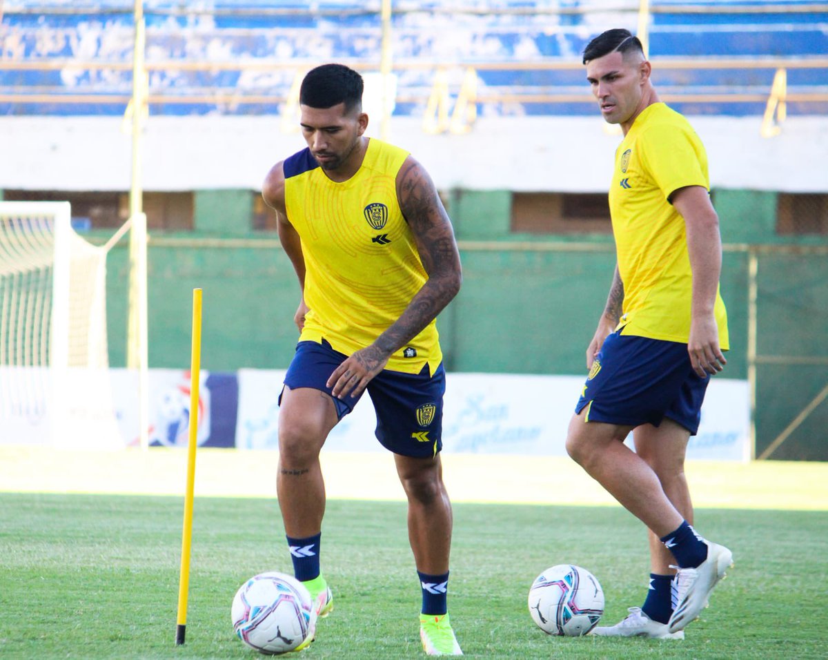 Escobarrichard5's tweet photo. 👣👣💙💛🙏🏻💪🏼 https://t.co/id6fWoltR5