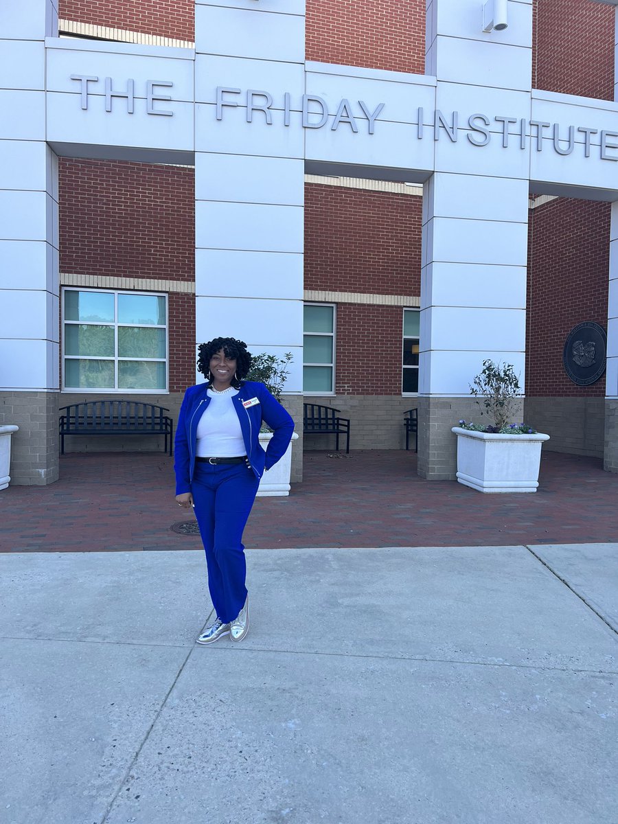 Danielle__Bell's tweet photo. Great first day of learning &amp; reflecting on my “Why me” and “Why not me” #intrepidleadership https://t.co/E8q9UAMwyc