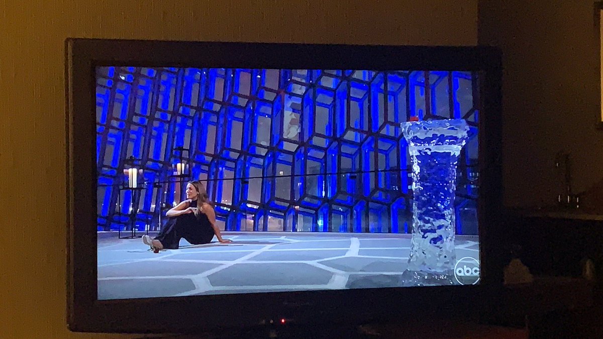 bachislife's tweet photo. Girl just run out of there #TheBachelor https://t.co/1n5IBelyxR