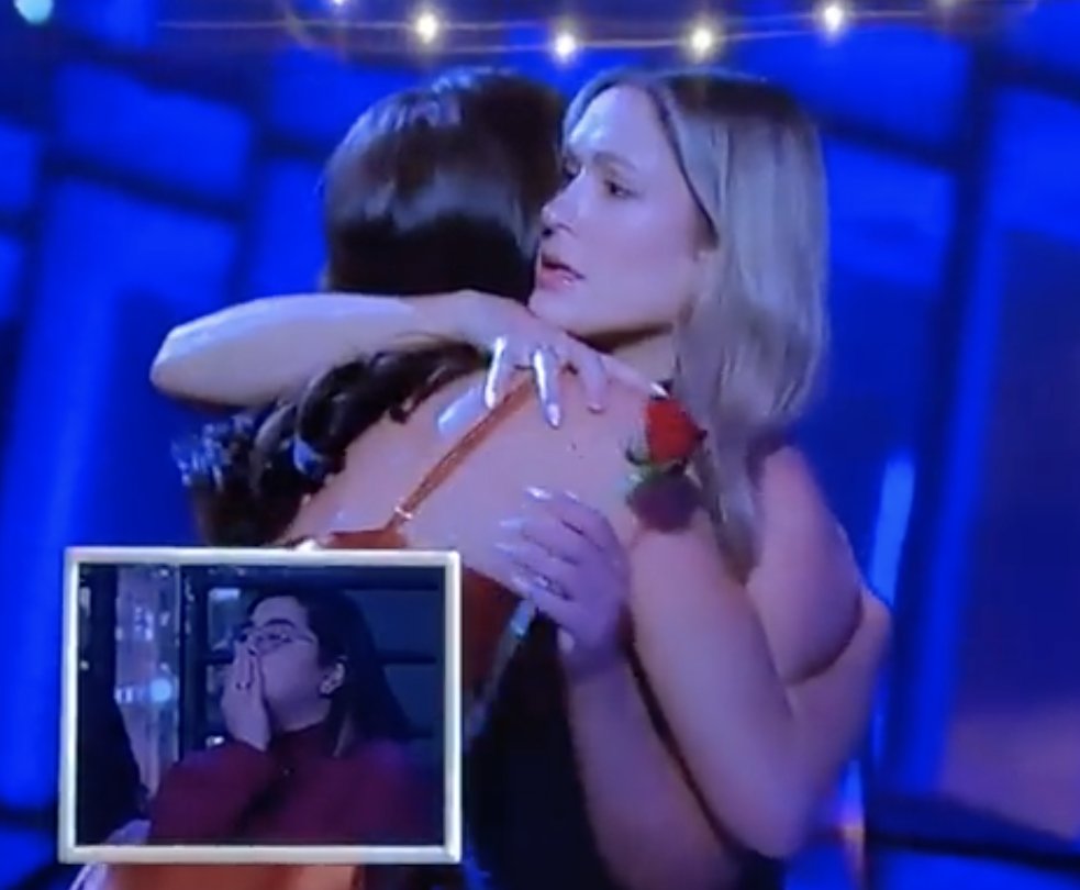 CanIStealYou_'s tweet photo. The fact that they're checking in with each other is so sweet. #TheBachelor #TheBachelorFinale https://t.co/cM4YQCY65O