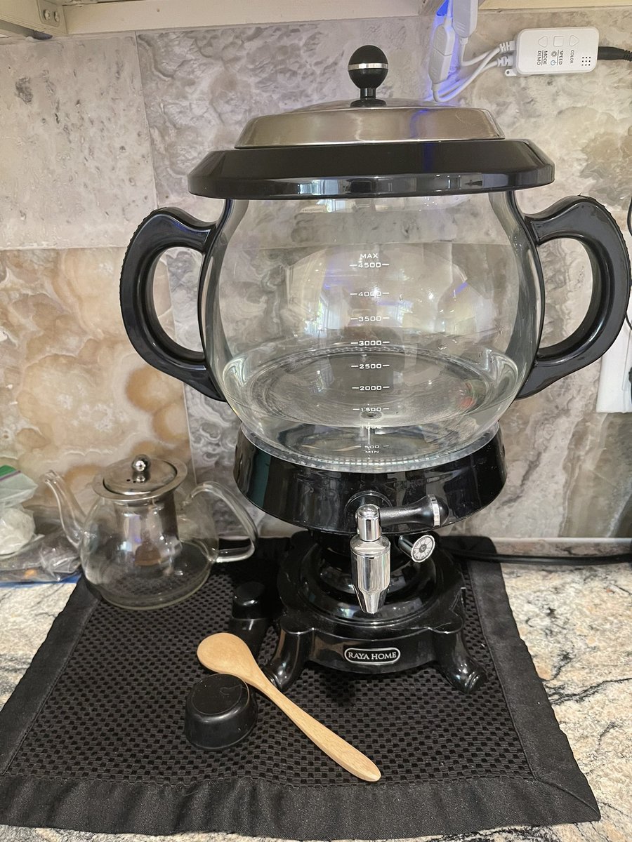 aallarix's tweet photo. @chrissy_alfred @Glintofsilver_ &amp; an extensive list of tea options (Ramona -Scott Pilgrim vs the World) https://t.co/C54jNt6wkf