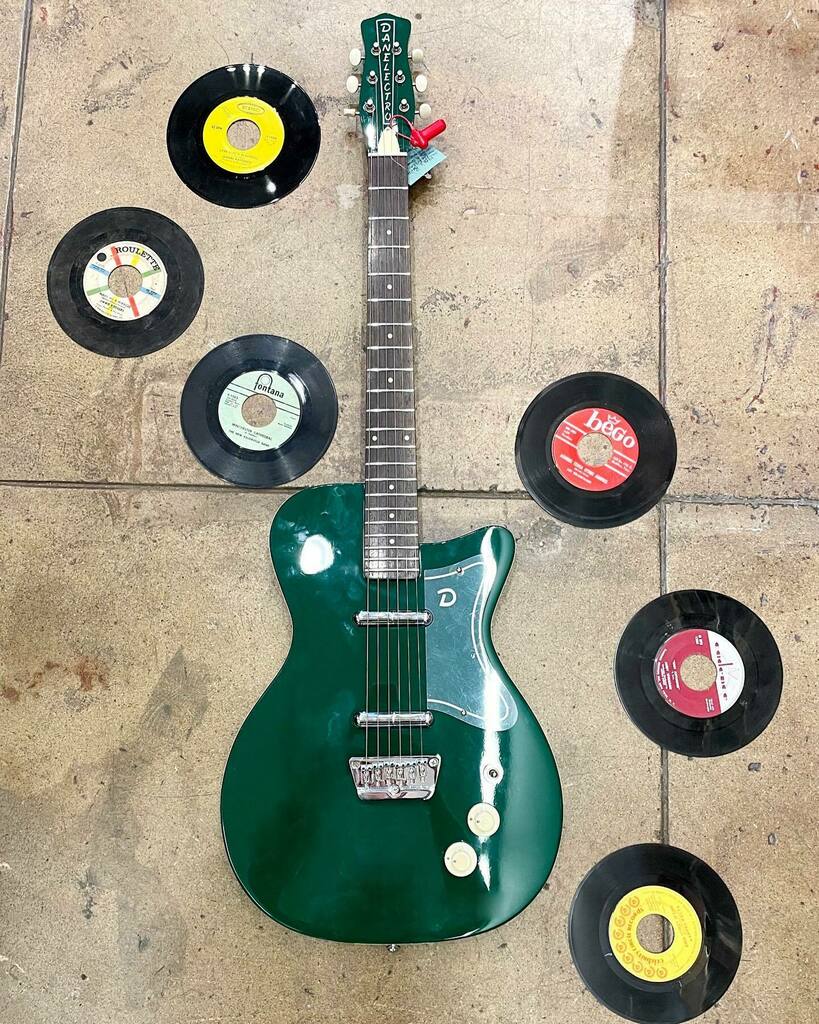 SwellegantVinta's tweet image. It’s electric! Danelectro to be exact ⚡️ 🎸 the special piece is a unique and stylish instrument perfect for any musician or collector!

1950s reissue Jade Green Danelectro U-2 - $608

In store exclusive 

Open daily 12 pm - 7 pm 
.
.
.
#1950s #truevi… instagr.am/p/CbGsPcLJuZu/