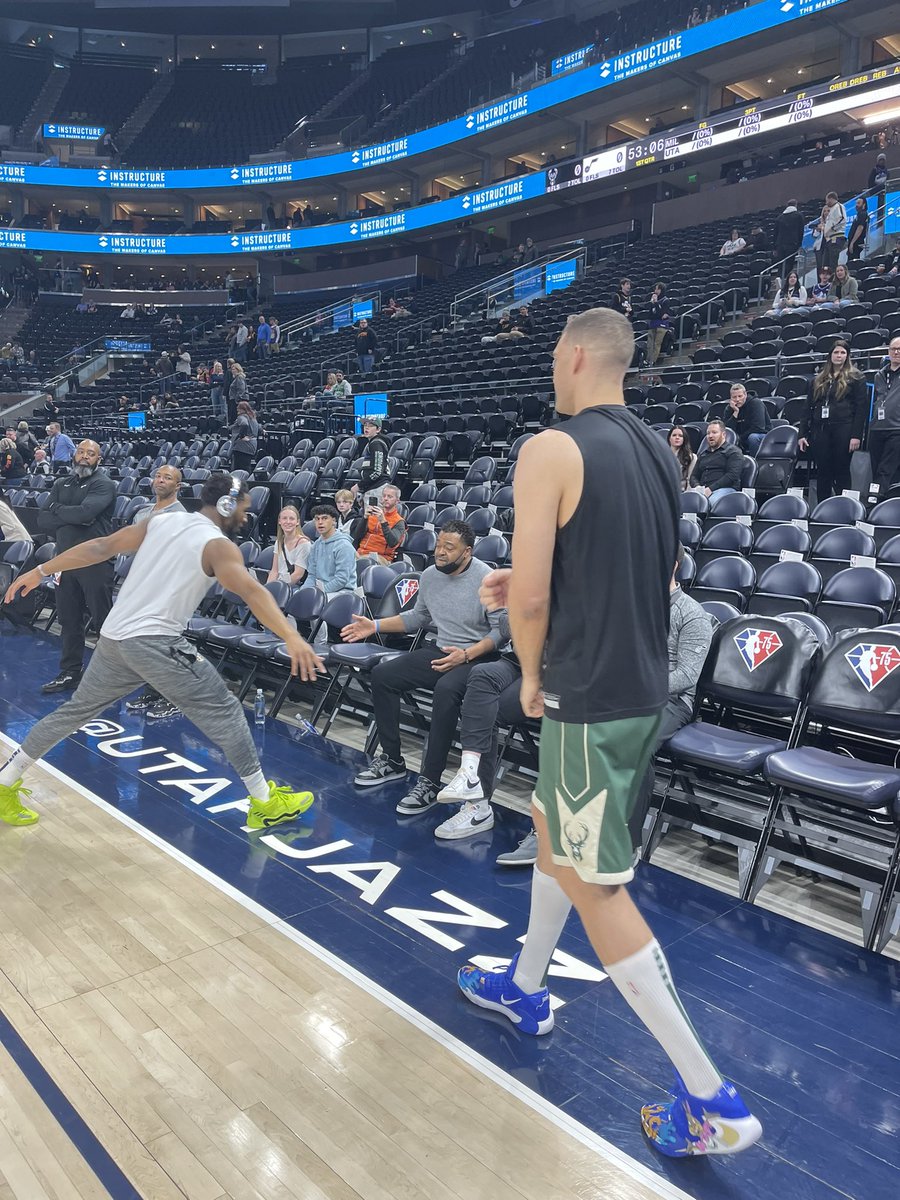 DaveKoehnPxP's tweet photo. Been waiting a minute to see this dude walk out onto the court. #BrookIsBack https://t.co/lNEz7xgxDp