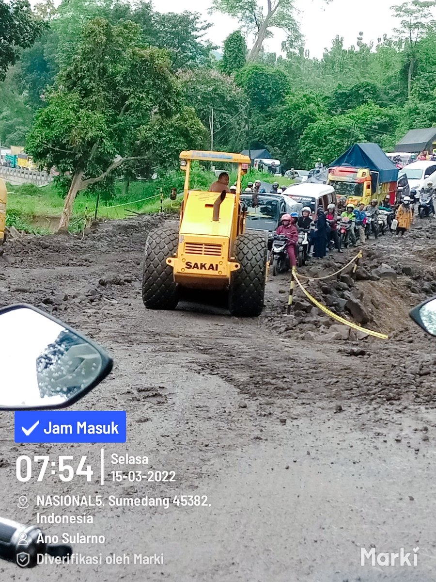 ano_sularno's tweet photo. Jalan amblas harap cari jalan alternatif https://t.co/mDqW5sERYD
