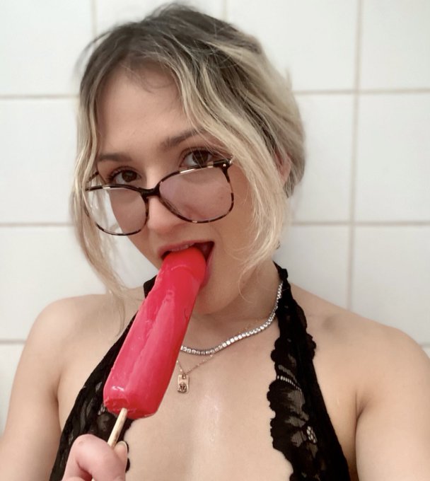 A New Reward is on my Onlyfans !!! Congratulation Babies 🍼😍🙌🥳 <3  I think it&rsquo;s my favorite video I made