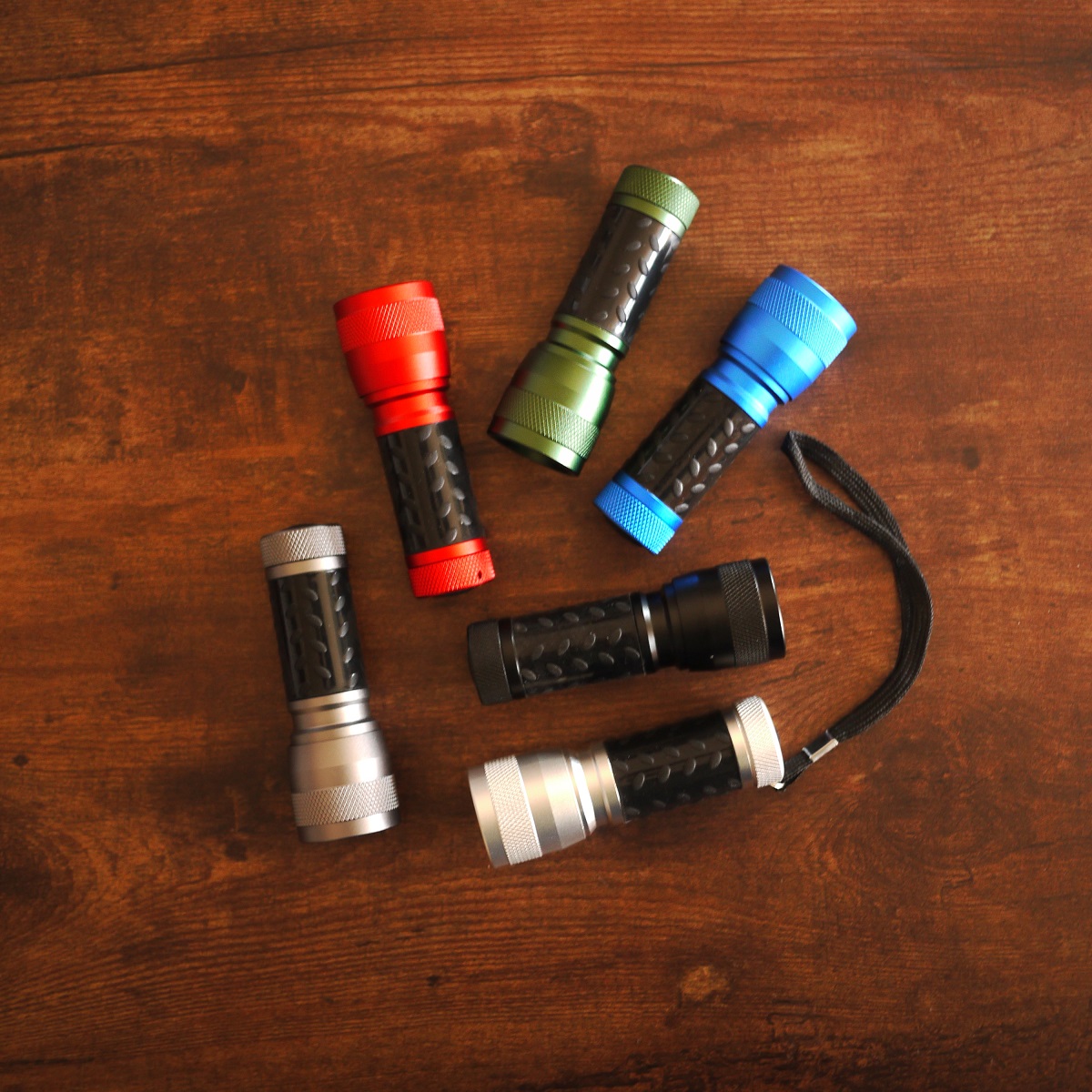 GLOBAL_LOCAL_jp's tweet image. #globalandlocal　グローバル＆ローカル
　フォロー＆リツイートキャンペーン!!
＼人気のLEDハンドライトが当たる🔦／
　抽選で合計3名さまにプレゼント🎁

【応募方法】
① @GLOBAL_LOCAL_jp
 をフォロー
②この投稿RT
締切⇒3/31 23:59迄

#ちょうど良いライト
#懐中電灯 #FLASHLIGHT #LIGHT