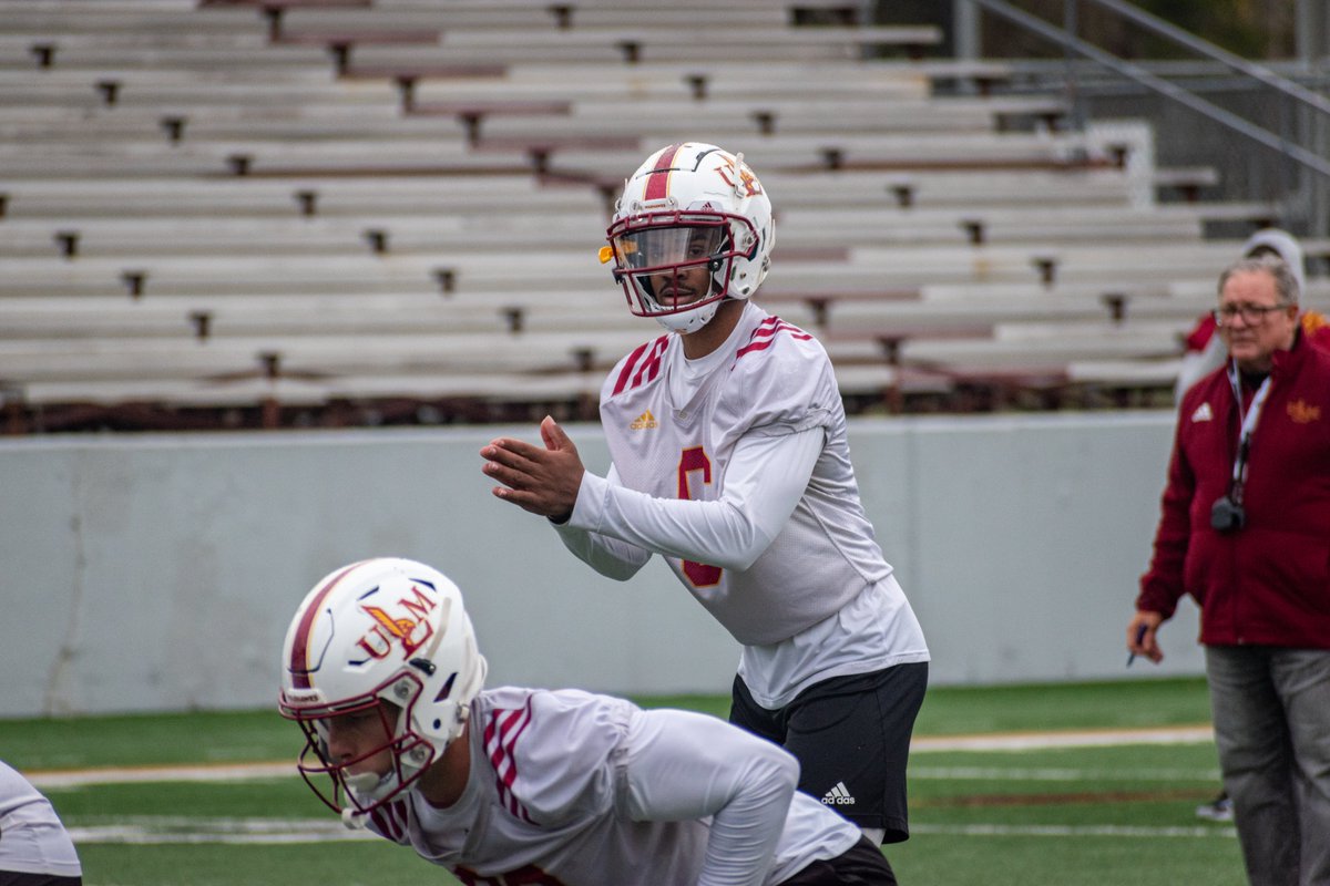 ULM_FB's tweet photo. 𝗦𝗣𝗥𝗜𝗡𝗚 𝗙𝗢𝗥𝗪𝗔𝗥𝗗
📷 @CoachTHundley 
@SunBeltFB #Funroe #TheBestIsOnTheBayou https://t.co/7dOCHGRHRL
