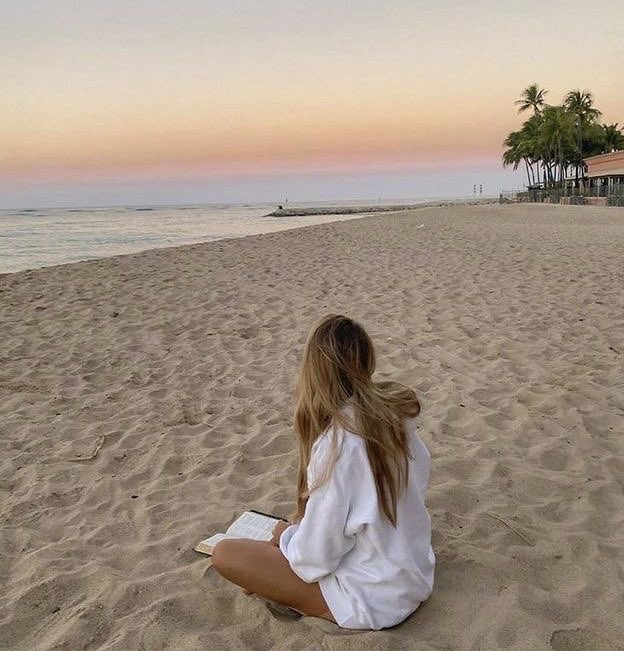 obxhcs's tweet photo. sarah and kie would go on bike rides to find the perfect spot to watch the sunset and sunrise. kie would say she wanted a photo of the sky, truth is she wanted a photo of sarah -mel https://t.co/xEVw3aWOM8