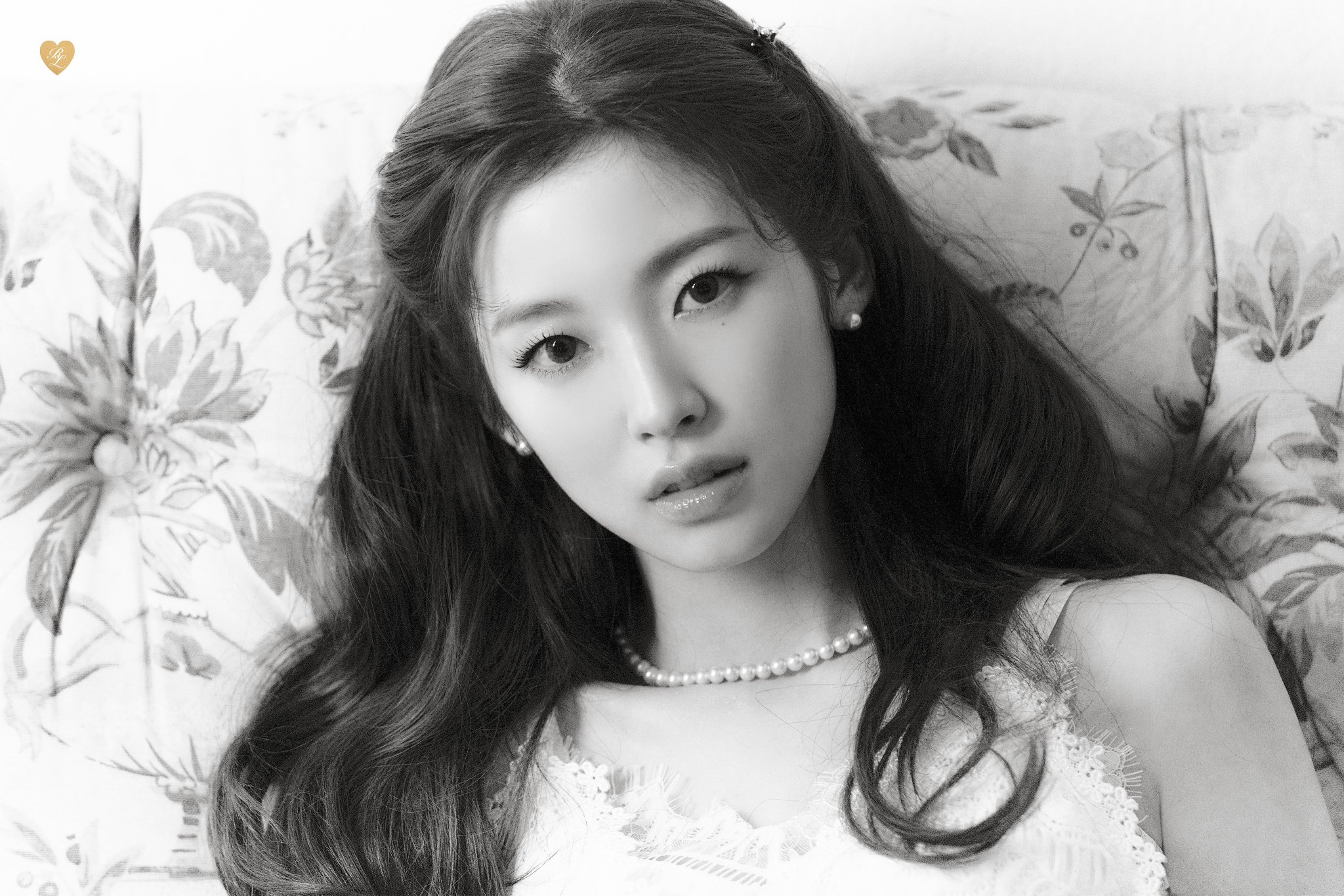 OH MY GIRL Official Photocard - Album REAL LOVE OhMyGirl Omg