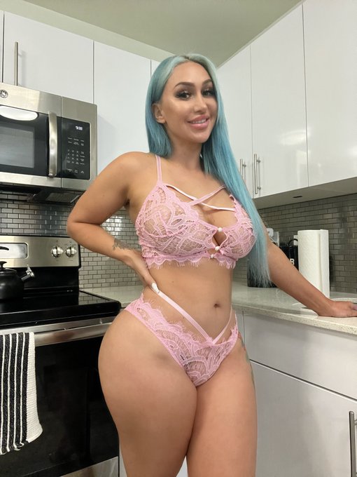 What kind of cake should I make? https://t.co/vkOvyUSCQy