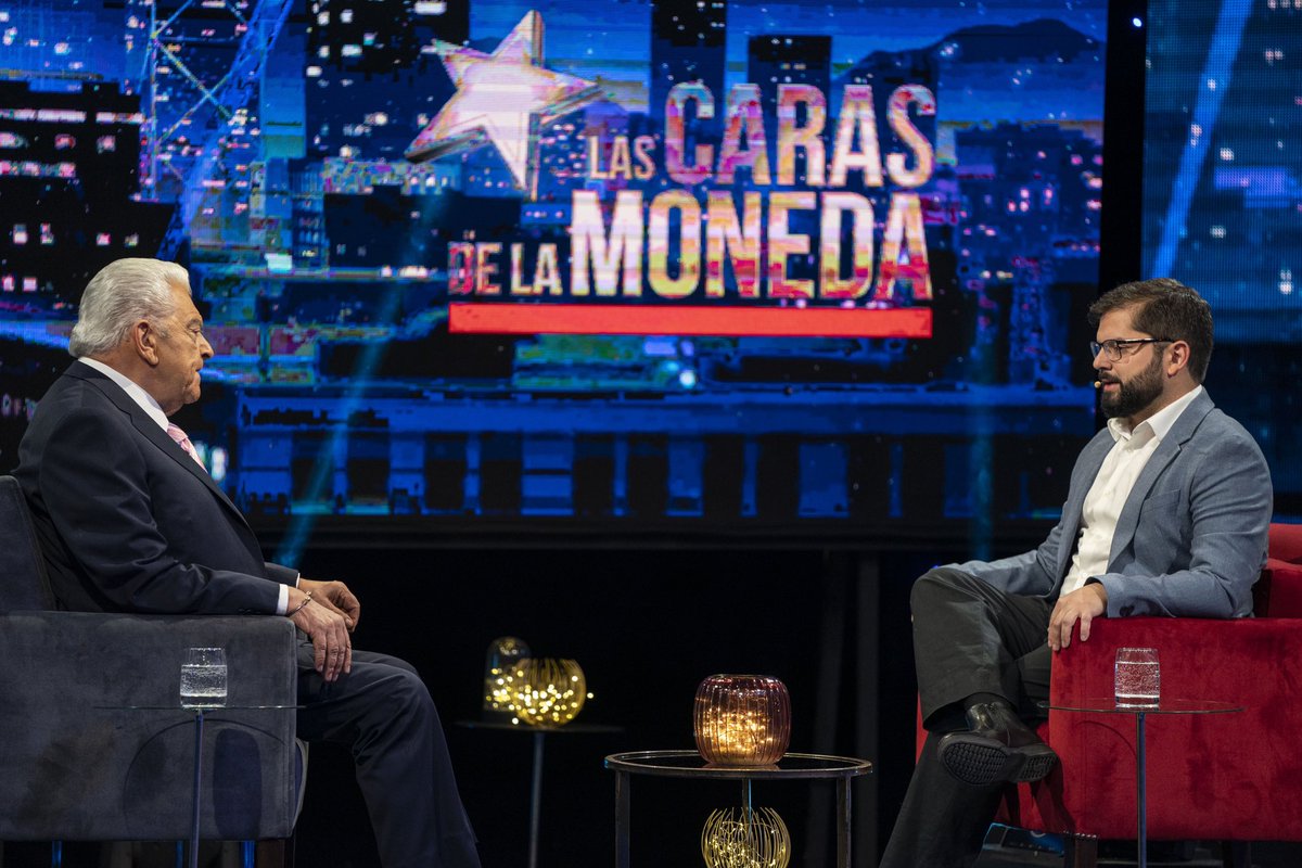 Archivo20222026's tweet photo. Acompañamos al Presidente @gabrielboric en #LasCarasdeLaMoneda de @canal13 Sigue la señal en vivo 👉🏽 https://t.co/VYHnucewCw https://t.co/ZUud4zUNDb