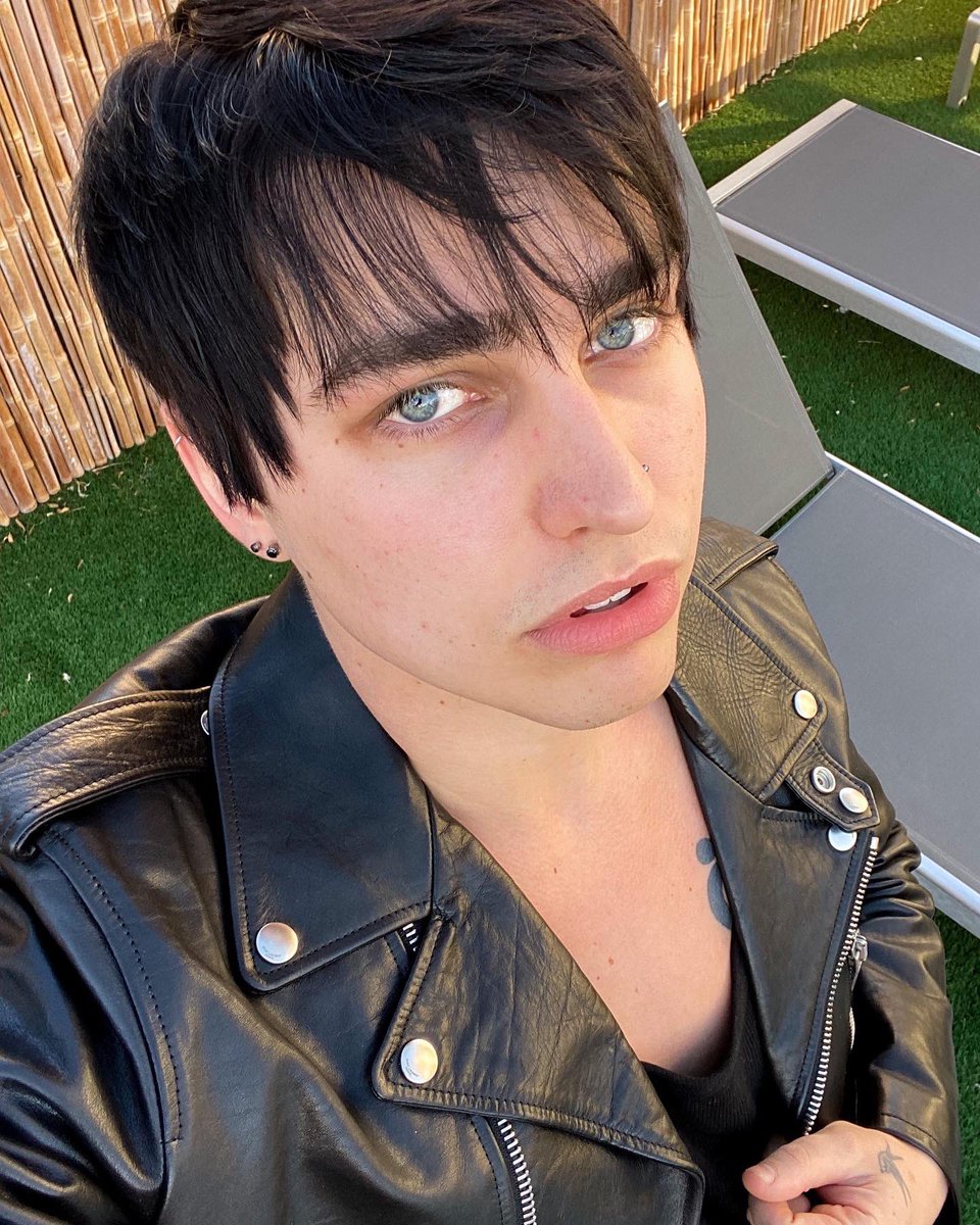ColbyBrock's tweet photo. super dark today but it’ll fade 🖤 https://t.co/zgrez0qzrJ