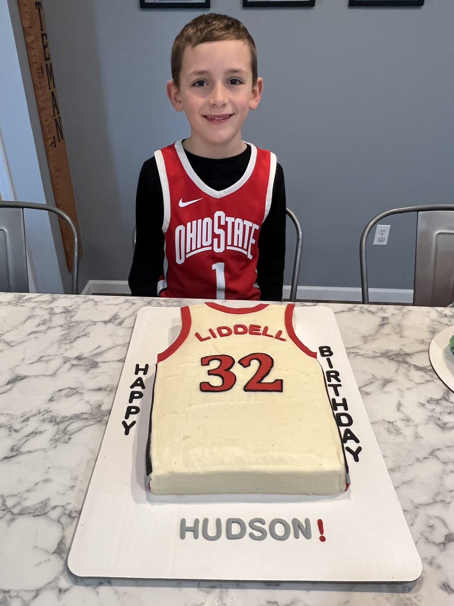 JBateman107's tweet photo. If there’s a bigger @OhioStateHoops than me, it might be my own kid. His number one request for his birthday this week? An @EasyE2432 cake and a tourney win. 🥳 https://t.co/oCX15fXE0p