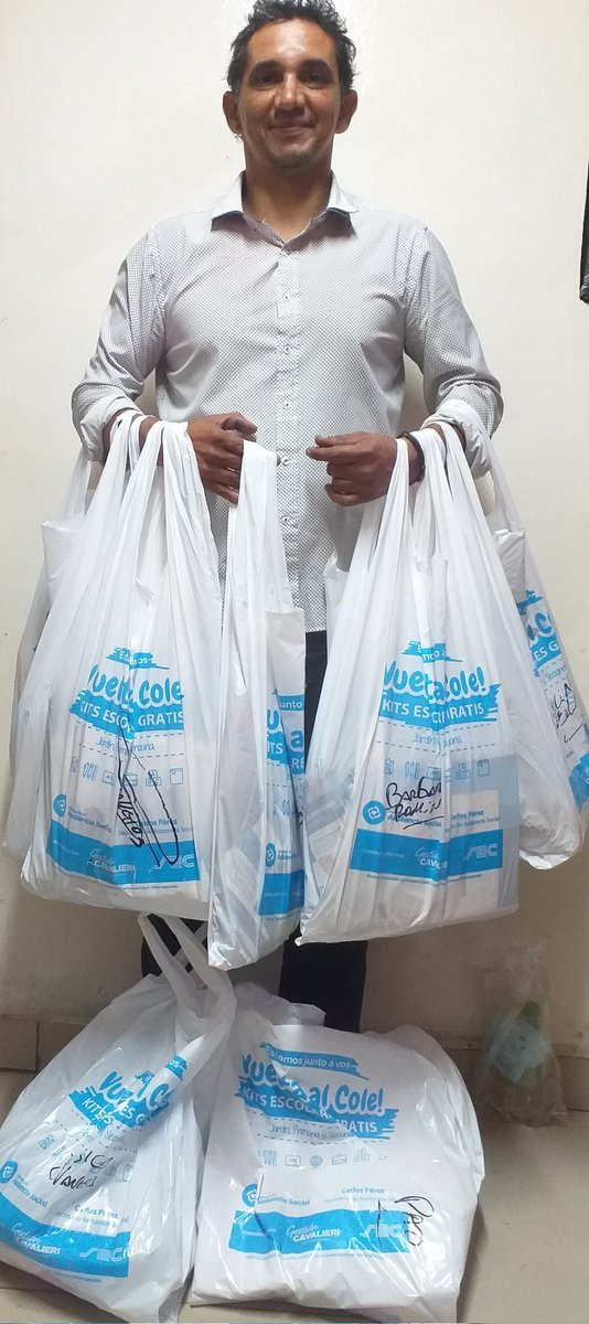 Seguimos entregando los kits escolares a los afiliados del sec caba, gracias a todos por confiar.
Gracias <a href="/CarlosPerezSEC/">Carlos Pérez</a>